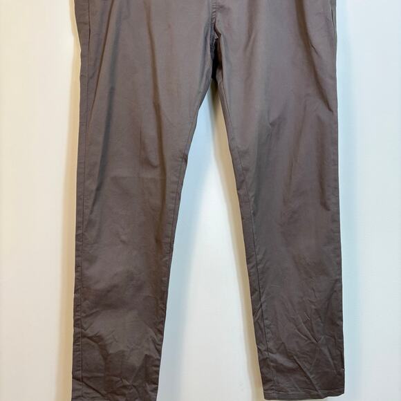 Vuori Collins Chino Mens Twill Pants Size 34 Cocoa Stretch Travel Office NWT - Picture 10 of 12